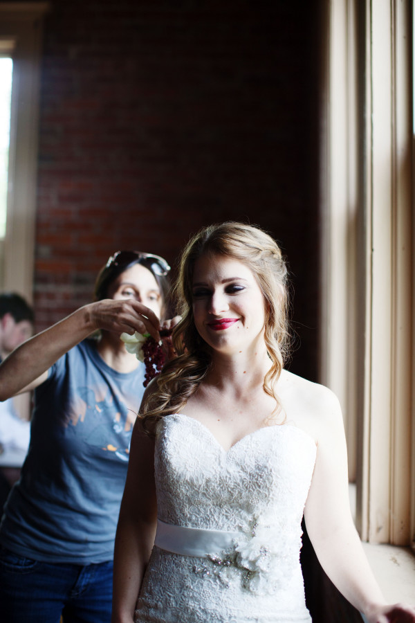 behind the scenes at a wedding inspiration photo shoot | photo by Anne Nunn