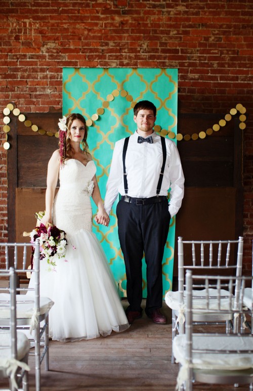 wallpaper ceremony backdrop. garland by Little Arrow, flowers by Anastasia Ehlers, photo by Anne Nunn