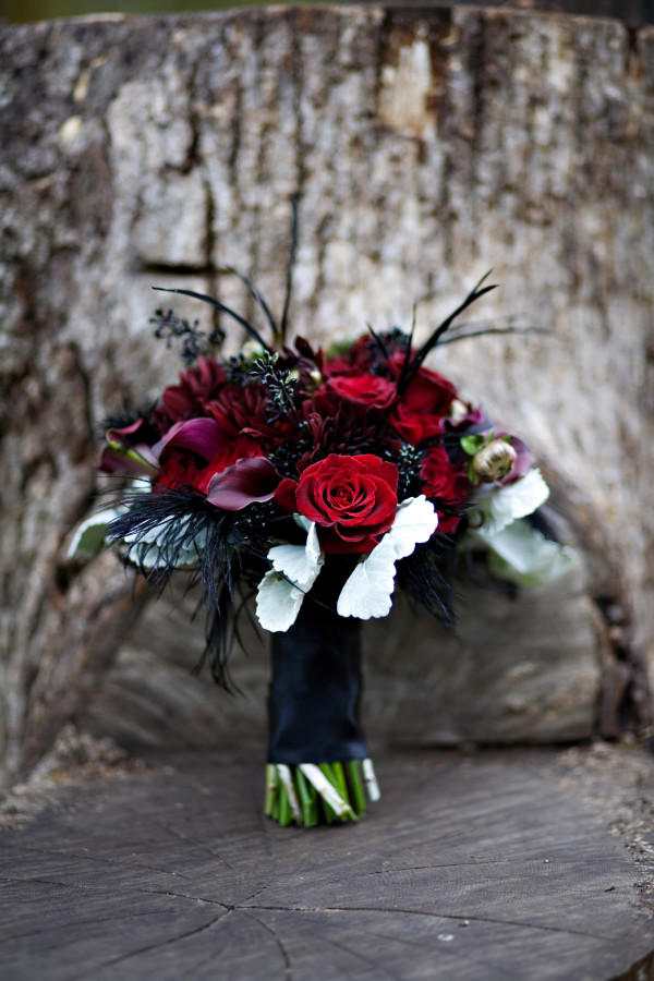 black feather bouquet by anastasia ehlers | photo by anne nunn