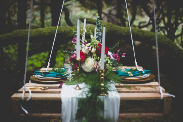 hanging palette table styled by Event Crush | flowers by Anastasia Floral | photo by Cat Dossett