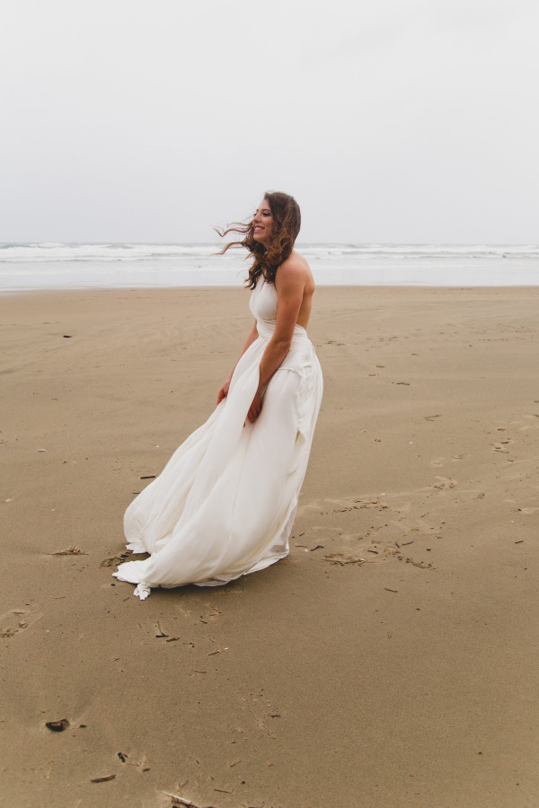 Oregon beach wedding inspiration | photo by Cat Dossett